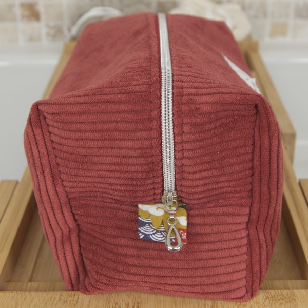 Trousse en velours cotelé bordeaux intérieur Manga C de B Les cousettes de Bobinette