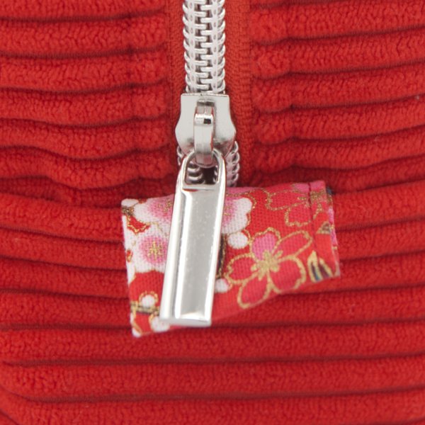 Grande trousse rectangulaire en velours côtelé rouge – Fleurs japonisantes | Les Cousettes de Bobinette