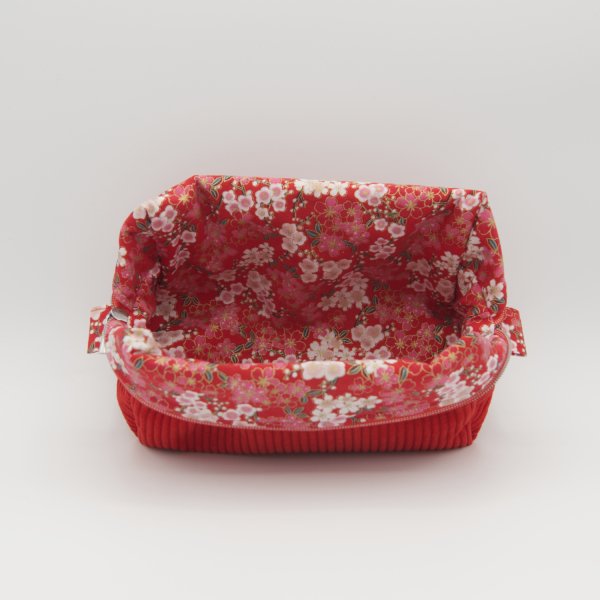 Grande trousse rectangulaire en velours côtelé rouge – Fleurs japonisantes | Les Cousettes de Bobinette