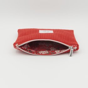 Pochette plate en velours côtelé rouge côtes fines et intérieur coton fleurs japonisantes