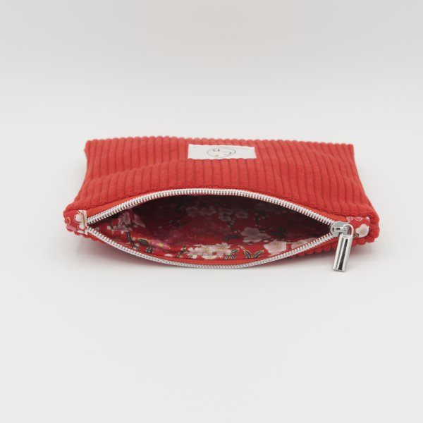 Pochette plate en velours côtelé rouge côtes fines et intérieur coton fleurs japonisantes