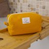 Trousse de toilette imperméable Jaune Curcuma – Nid d’abeille – Format 20x10x10 cm – Femme & Homme – Fait main France