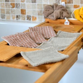 Lingettes démaquillantes lavables Cappuccino Saijo en coton et micro-éponge bambou OEKO-TEX. 10cm de côté