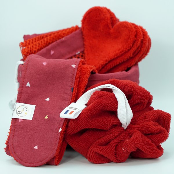 Ensemble Panier, lingettes, bandeau make-up, filet de lavage et fleur de douche Rouge Coeurs