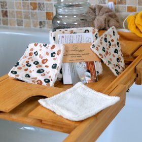 Lingettes démaquillantes lavables en coton et micro-éponge bambou OEKO-TEX écru fauve. +/-10.5cm de côté.