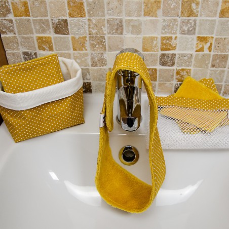 Petit panier lingettes démaquillantes lavables, bandeau make-up, serviette visage et filet jaune curcuma